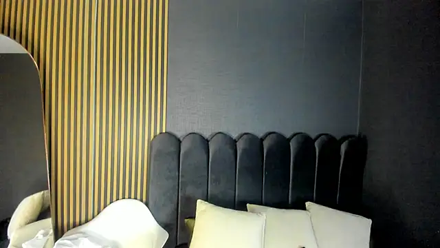 Gina 77 online show from October 23, 2025, 12:04 pm