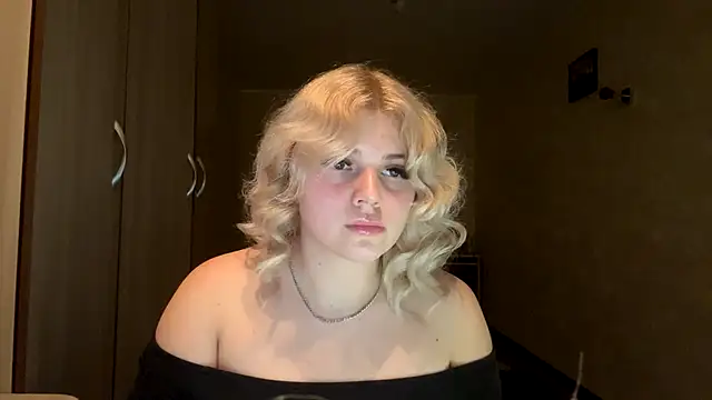 Snapshot of sunshinyflash chatting on November 13, 2025, 4:00 pm sunshinyflash online show from November 13, 2025, 4:00 pm