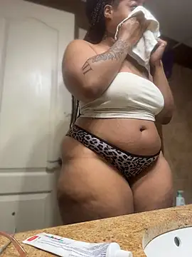 Snapshot of caramel__cremes chatting on May 7, 2026, 4:32 pm caramel cremes online show from May 7, 2026, 4:32 pm