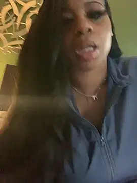 Snapshot of caramel__cremes chatting on May 25, 2026, 9:24 pm caramel cremes online show from May 25, 2026, 9:24 pm
