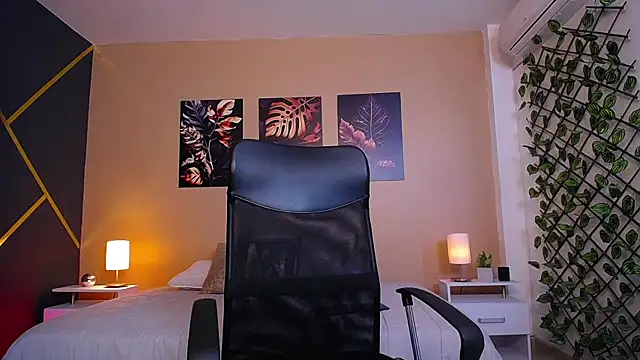 Snapshot of ChristopherBlack_ chatting on October 18, 2025, 1:02 pm ChristopherBlack online show from October 18, 2025, 1:02 pm