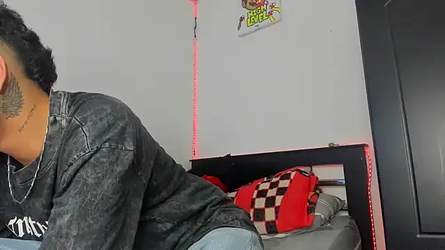 Snapshot of Mateo_Escobar chatting on November 1, 2025, 8:14 pm Mateo Escobar online show from November 1, 2025, 8:14 pm