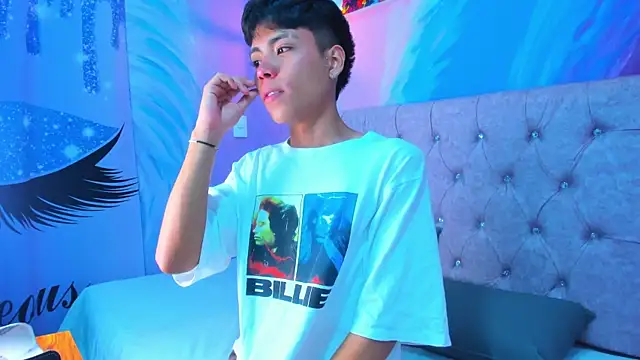 MaxiWildd online show from April 14, 2026, 1:27 pm