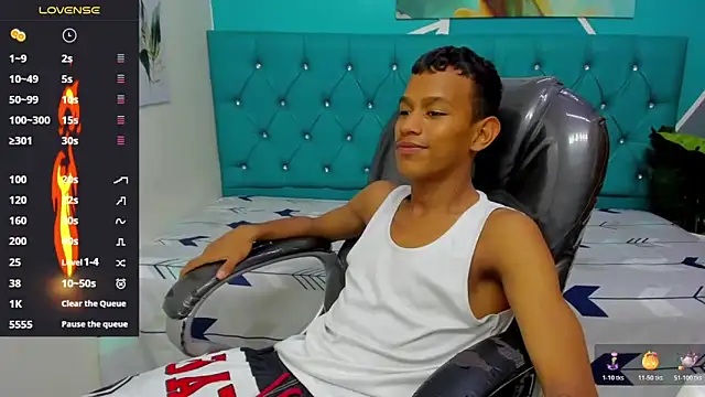 Snapshot of Rory_castro chatting on November 2, 2025, 10:48 pm Rory castro online show from November 2, 2025, 10:48 pm