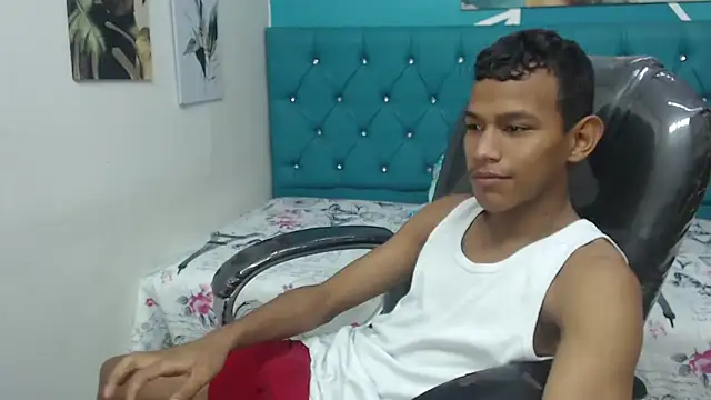 Snapshot of Rory_castro chatting on October 2, 2025, 11:08 pm Rory castro online show from October 2, 2025, 11:08 pm