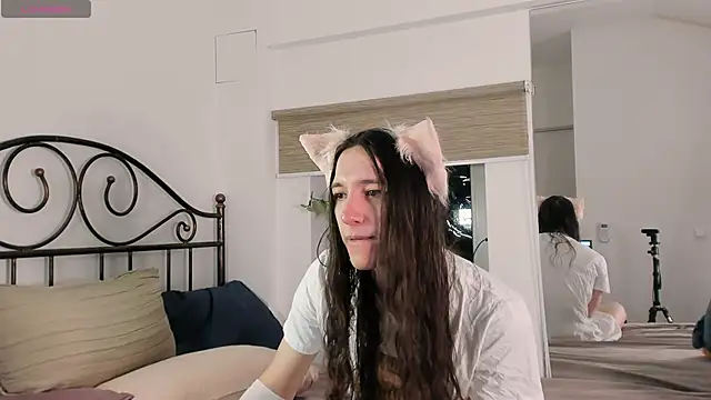 Snapshot of SilverMuse chatting on April 13, 2026, 12:47 am SilverMuse online show from April 13, 2026, 12:47 am