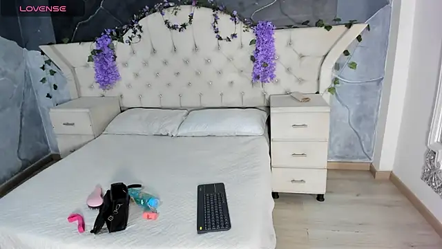 AmbarFoxx  online show from May 22, 2026, 3:26 am