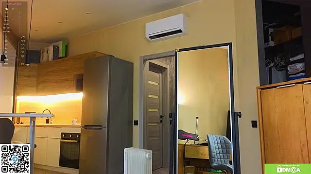 Snapshot of miss_bubbles_ chatting on April 7, 2026, 12:56 am miss bubbles online show from April 7, 2026, 12:56 am