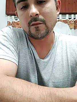 Snapshot of Bradd_32 chatting on November 17, 2025, 2:48 am Bradd 32 online show from November 17, 2025, 2:48 am