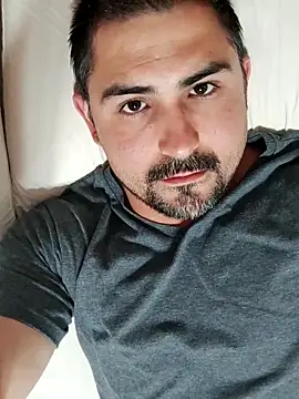 Snapshot of Bradd_32 chatting on November 10, 2025, 1:43 am Bradd 32 online show from November 10, 2025, 1:43 am