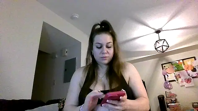 Snapshot of thedevinemama chatting on May 9, 2026, 3:43 am thedevinemama online show from May 9, 2026, 3:43 am