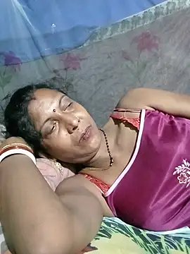 Snapshot of Savita992 chatting on July 21, 2026, 6:31 pm Savita992 online show from July 21, 2026, 6:31 pm