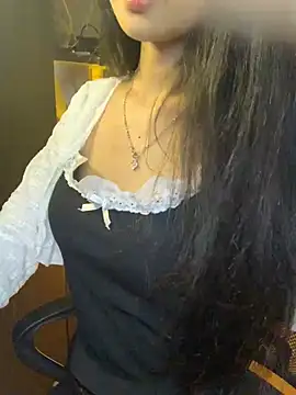 Nhinhi18 online show from March 25, 2026, 3:33 pm