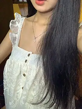 Nhinhi18 online show from June 25, 2026, 2:55 pm