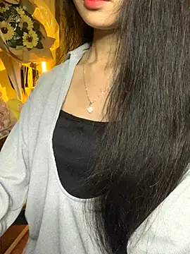 Nhinhi18 online show from November 6, 2025, 3:49 pm