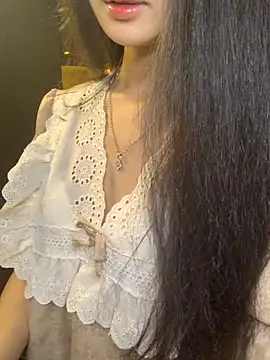 Nhinhi18 online show from May 14, 2026, 2:58 pm