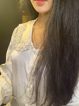 Nhinhi18 online show from May 11, 2026, 4:04 pm