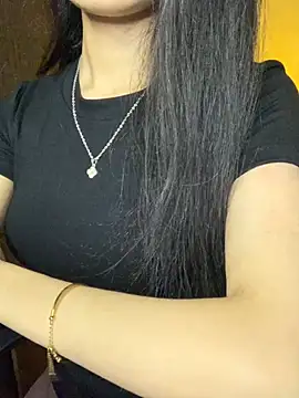 Nhinhi18 online show from June 13, 2026, 2:59 pm