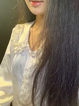 Nhinhi18 online show from May 16, 2026, 2:49 pm