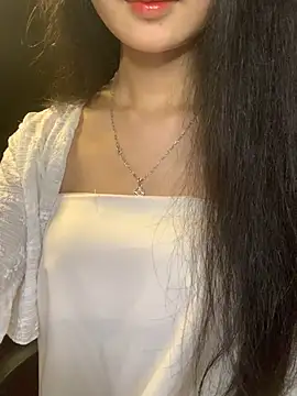 Nhinhi18 online show from May 12, 2026, 3:18 pm