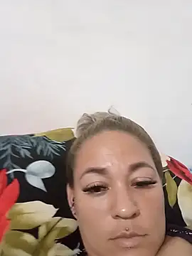 Snapshot of Diablamix chatting on October 4, 2025, 10:44 pm Diablamix online show from October 4, 2025, 10:44 pm