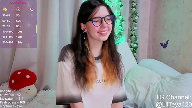 Snapshot of little_Teya chatting on November 14, 2025, 10:30 am little Teya online show from November 14, 2025, 10:30 am