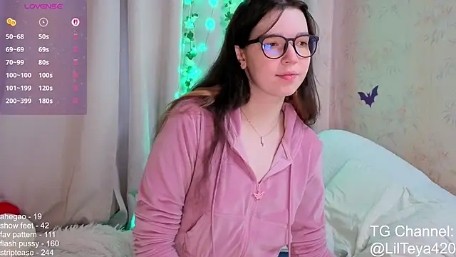 Snapshot of little_Teya chatting on November 15, 2025, 7:12 am little Teya online show from November 15, 2025, 7:12 am