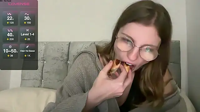 BustyKellyXXX online show from February 8, 2026, 7:33 pm