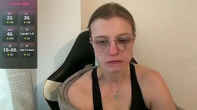 Snapshot of BustyKellyXXX chatting on November 10, 2025, 9:58 am BustyKellyXXX online show from November 10, 2025, 9:58 am