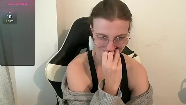 Snapshot of BustyKellyXXX chatting on November 27, 2025, 10:05 am BustyKellyXXX online show from November 27, 2025, 10:05 am