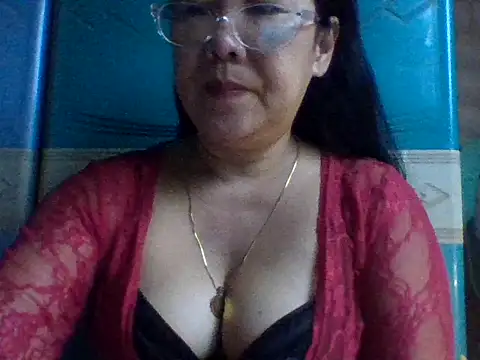 Snapshot of mommasexy29 chatting on October 7, 2025, 10:11 pm mommasexy29 online show from October 7, 2025, 10:11 pm