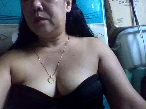 Snapshot of mommasexy29 chatting on October 1, 2025, 10:35 pm mommasexy29 online show from October 1, 2025, 10:35 pm
