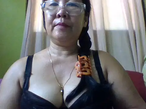 Snapshot of mommasexy29 chatting on October 7, 2025, 4:46 am mommasexy29 online show from October 7, 2025, 4:46 am