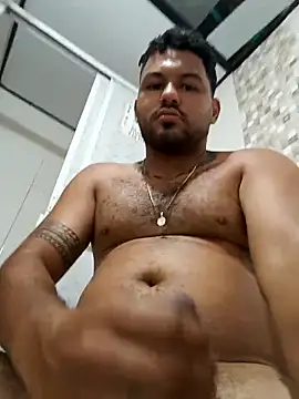 Snapshot of Frank0021 chatting on October 7, 2025, 7:04 pm Frank0021 online show from October 7, 2025, 7:04 pm