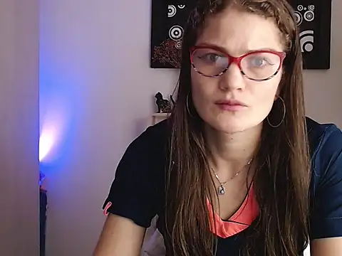 Camila-ventura online show from November 3, 2025, 1:37 pm