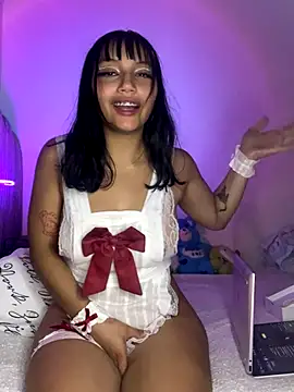 Snapshot of Maddy_w chatting on November 8, 2025, 3:21 am Maddy w online show from November 8, 2025, 3:21 am