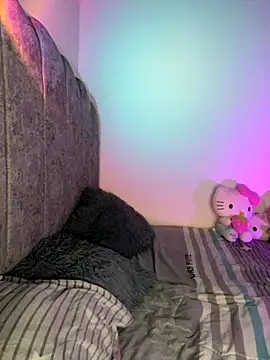 Snapshot of Maddy_w chatting on October 25, 2025, 3:06 am Maddy w online show from October 25, 2025, 3:06 am