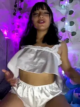 Snapshot of Maddy_w chatting on November 26, 2025, 3:39 am Maddy w online show from November 26, 2025, 3:39 am