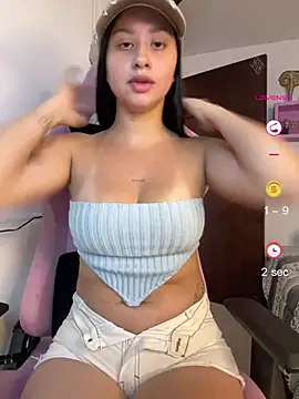 Snapshot of lucy_grey25 chatting on May 6, 2026, 3:05 pm lucy grey25 online show from May 6, 2026, 3:05 pm