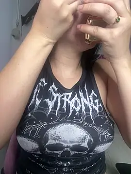 Snapshot of lucy_grey25 chatting on January 14, 2026, 4:43 pm lucy grey25 online show from January 14, 2026, 4:43 pm