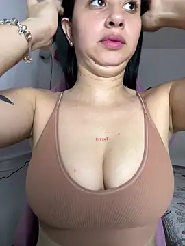 Snapshot of lucy_grey25 chatting on February 18, 2026, 4:25 pm lucy grey25 online show from February 18, 2026, 4:25 pm