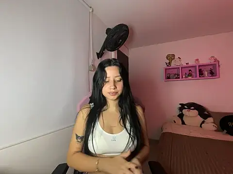 Snapshot of lucy_grey25 chatting on May 27, 2026, 5:42 pm lucy grey25 online show from May 27, 2026, 5:42 pm