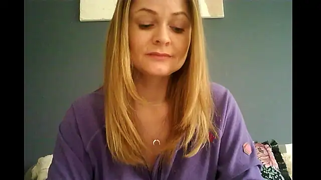 Snapshot of Ginger-bb chatting on April 7, 2026, 6:26 am Ginger-bb online show from April 7, 2026, 6:26 am