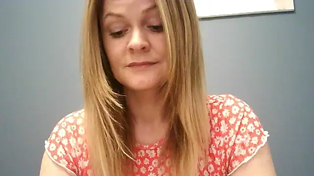 Snapshot of Ginger-bb chatting on November 11, 2025, 6:52 am Ginger-bb online show from November 11, 2025, 6:52 am