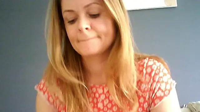 Snapshot of Ginger-bb chatting on April 17, 2026, 8:39 am Ginger-bb online show from April 17, 2026, 8:39 am