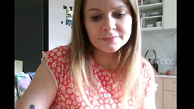 Snapshot of Ginger-bb chatting on November 18, 2025, 12:52 pm Ginger-bb online show from November 18, 2025, 12:52 pm