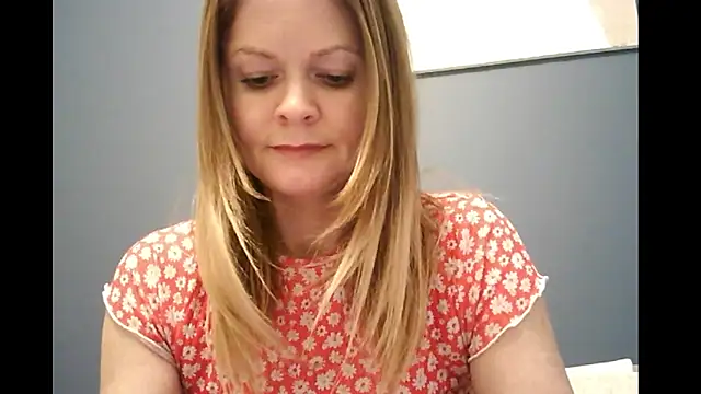 Snapshot of Ginger-bb chatting on November 19, 2025, 7:30 am Ginger-bb online show from November 19, 2025, 7:30 am