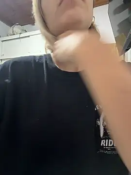 Snapshot of Babylovetiernax chatting on April 15, 2026, 1:55 am Babylovetiernax online show from April 15, 2026, 1:55 am