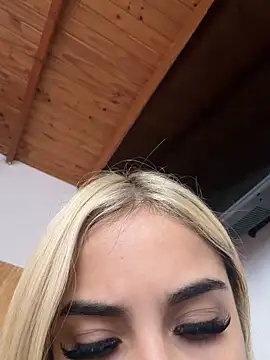 Snapshot of Babylovetiernax chatting on April 10, 2026, 3:52 pm Babylovetiernax online show from April 10, 2026, 3:52 pm