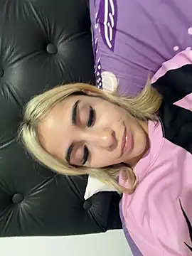 Snapshot of Babylovetiernax chatting on April 14, 2026, 3:11 am Babylovetiernax online show from April 14, 2026, 3:11 am